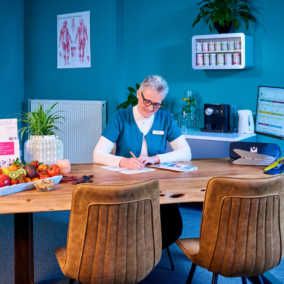 Bailine Ede Consult EMS training en man met EMS pads op